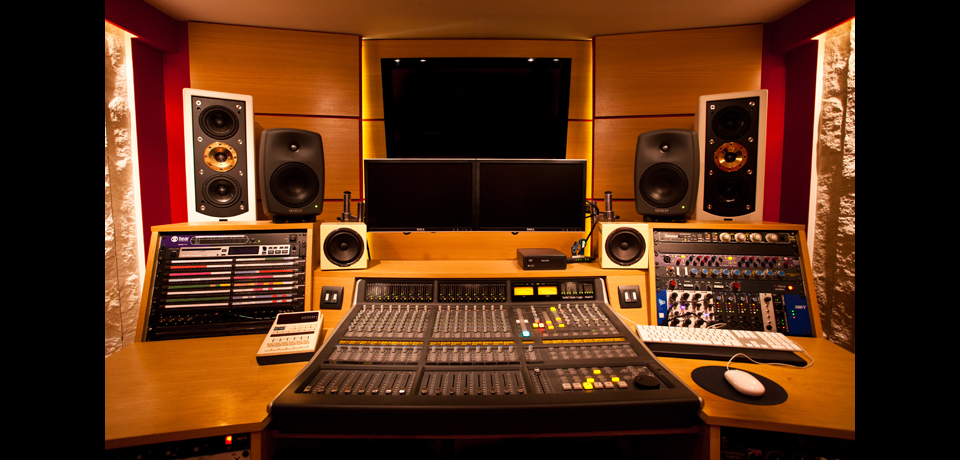 CAVERNE STUDIO - CONTROL ROOM
