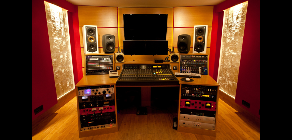 CAVERNE STUDIO - CONTROL ROOM