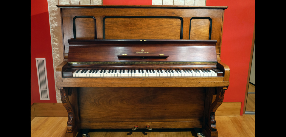 CAVERNE STUDIO - STEINWAY UPRIGHT PIANO MODEL K 1911