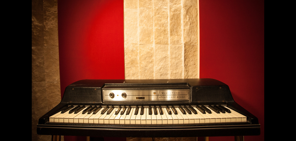 CAVERNE STUDIO - WURLITZER 200A