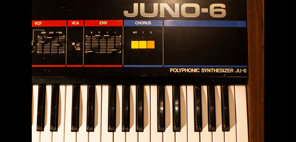 CAVERNE STUDIO - ROLAND JUNO 6
