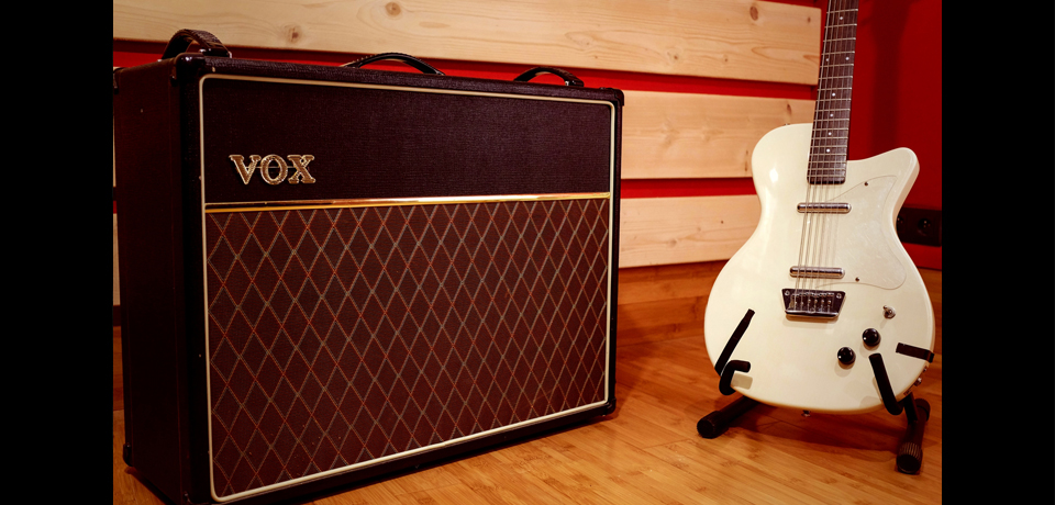 CAVERNE STUDIO - VOX AC30 & DANELECTRO BARITONE GUITAR